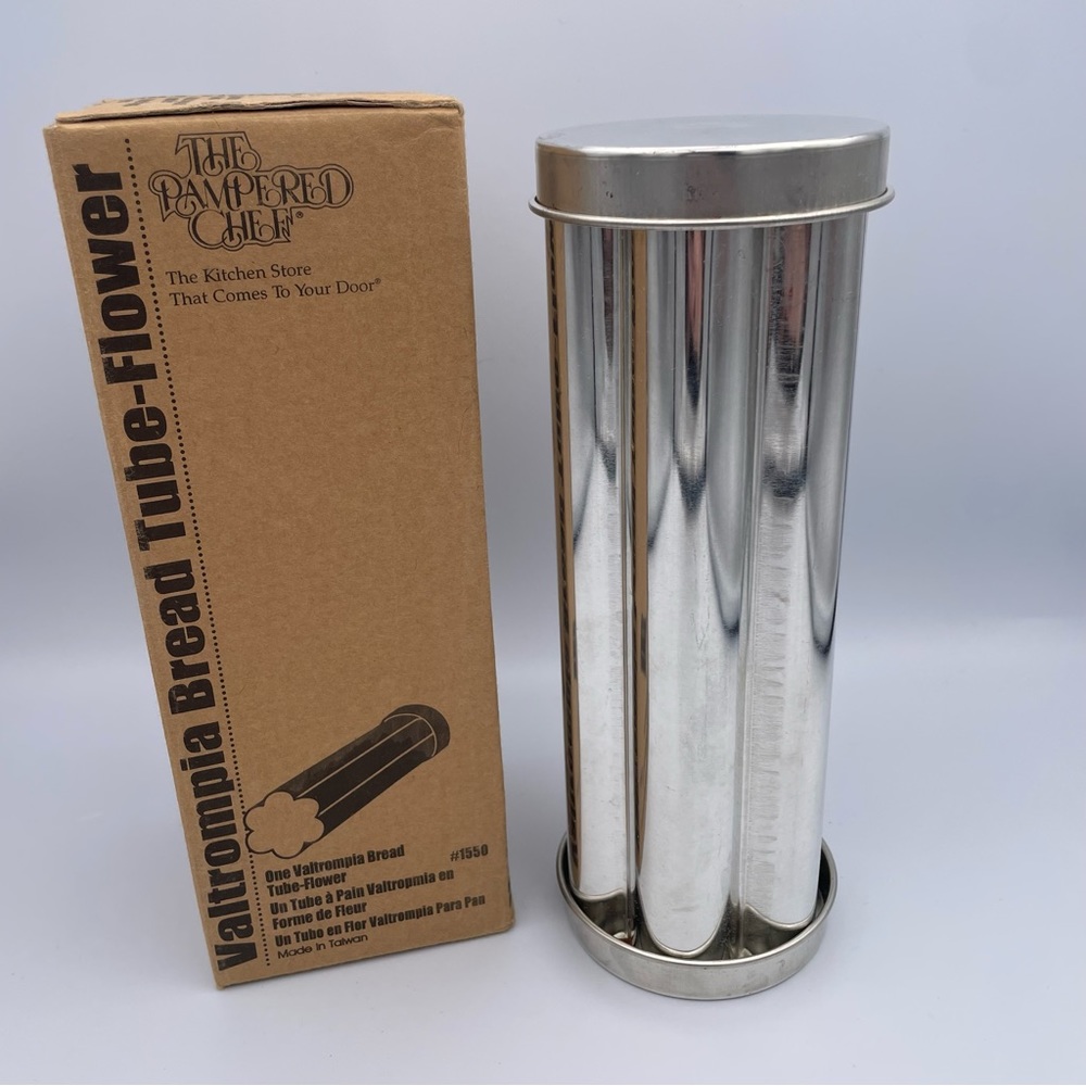 Pampered Chef Bread Tube Scalloped #1565. Vintage!